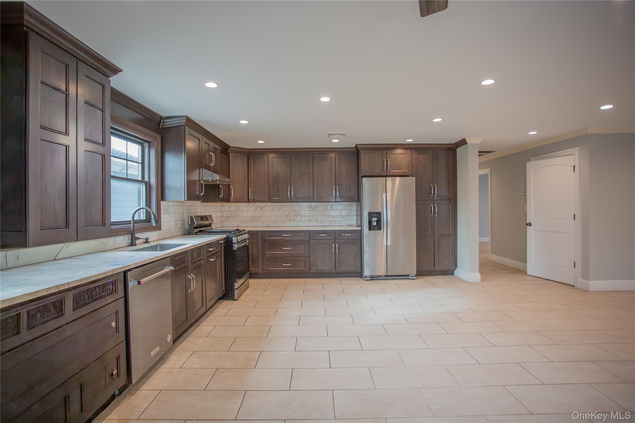 #4 photo, 59 Clinton Avenue, Inwood , NY 11096