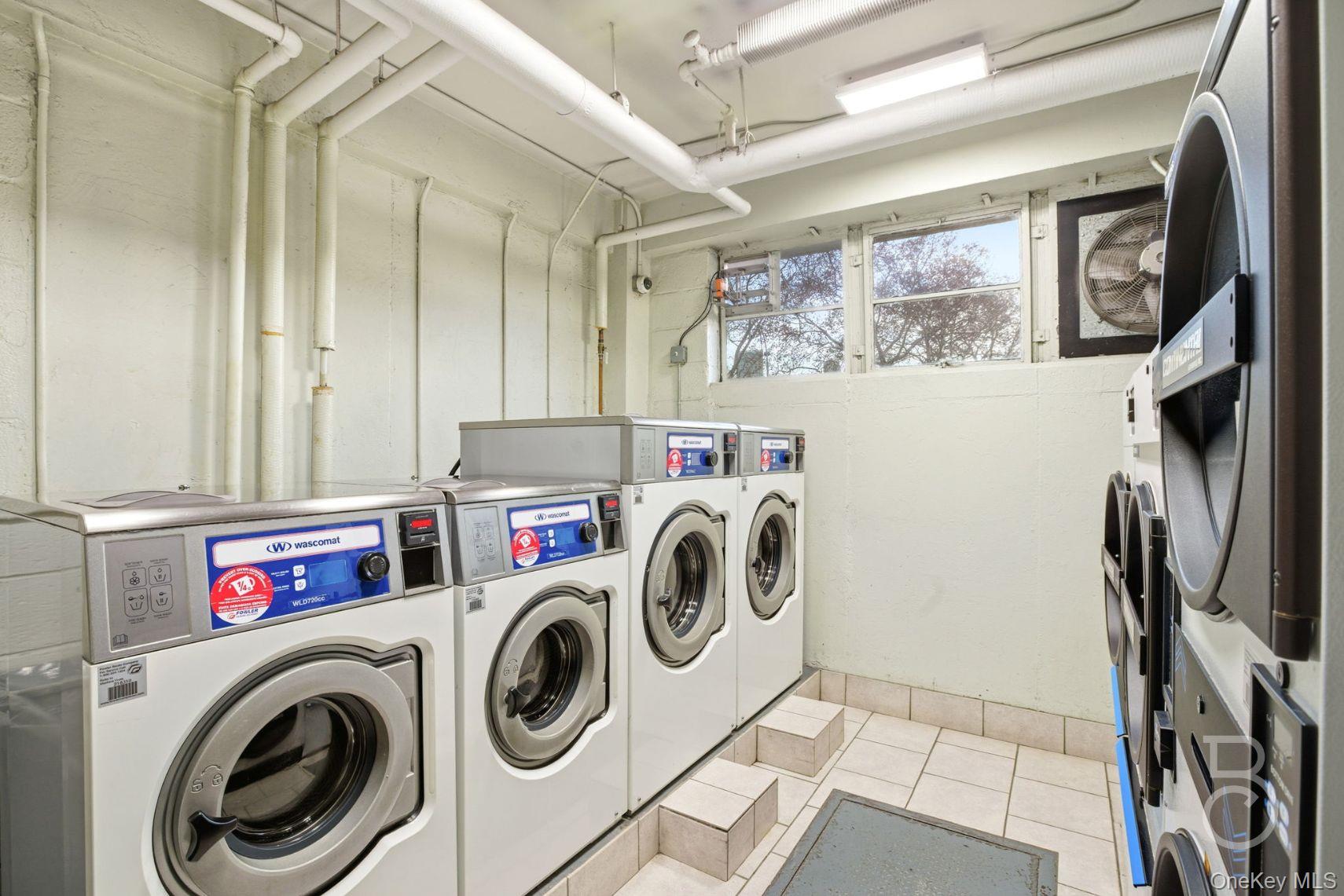 #10 photo, 33-64 21st Street, קווינס Astoria , NY 11106