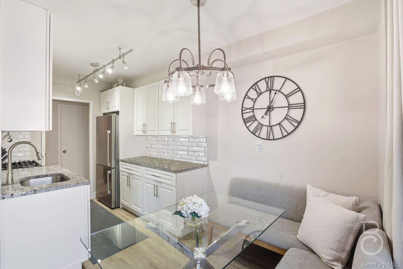 #3 photo, 33-64 21st Street, קווינס Astoria , NY 11106