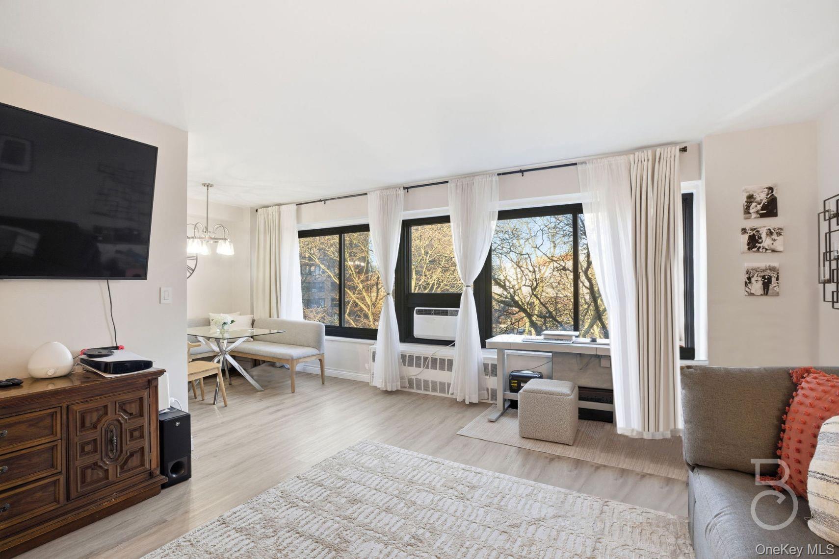 #5 photo, 33-64 21st Street, קווינס Astoria , NY 11106