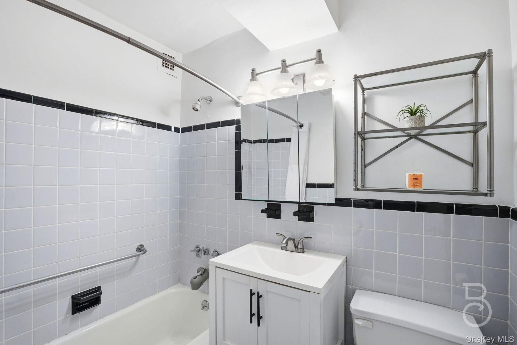 #9 photo, 33-64 21st Street, קווינס Astoria , NY 11106