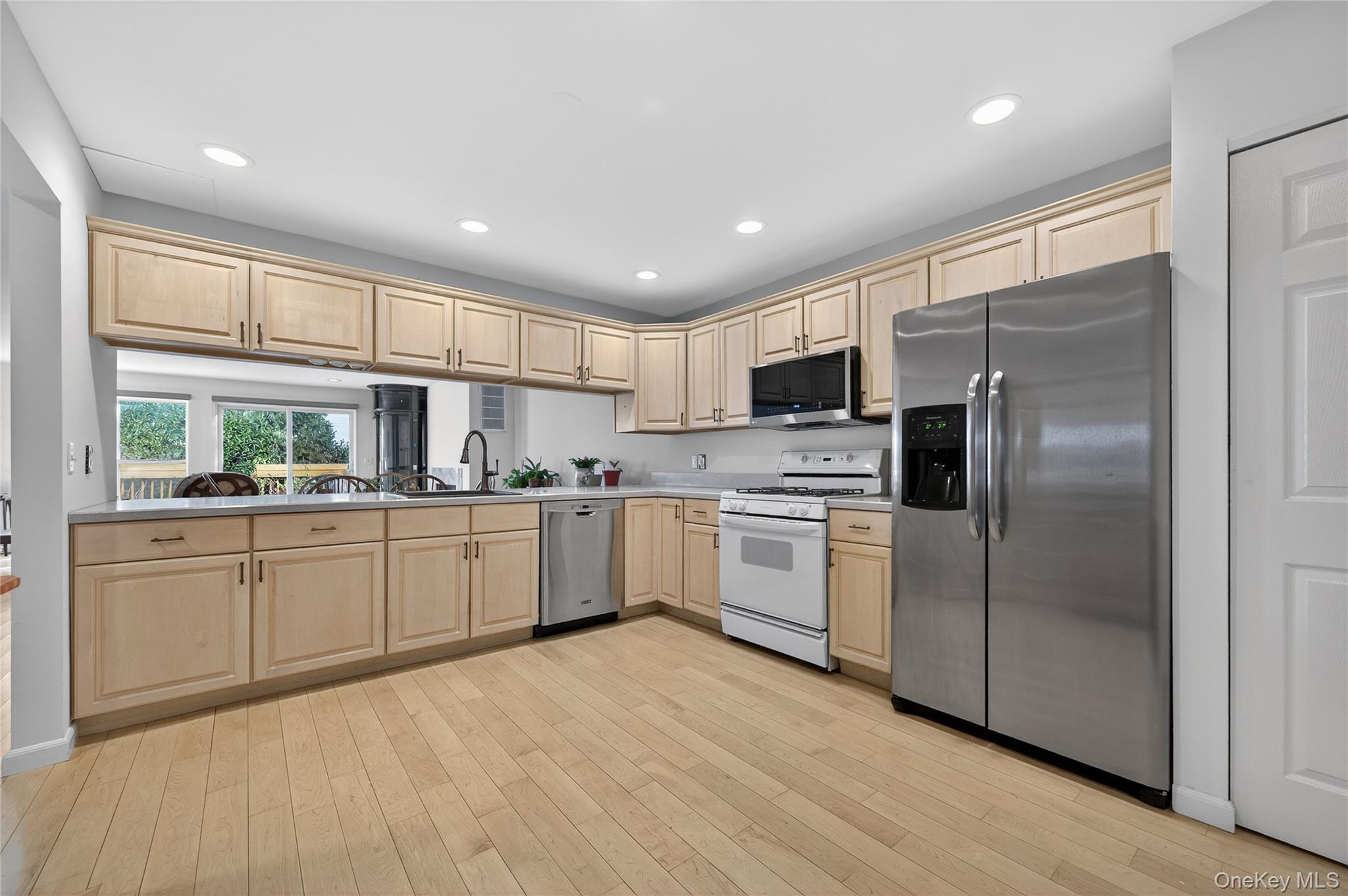 #10 photo, 13 Parkridge Court, מחוז סאפוק Huntington , NY 11743