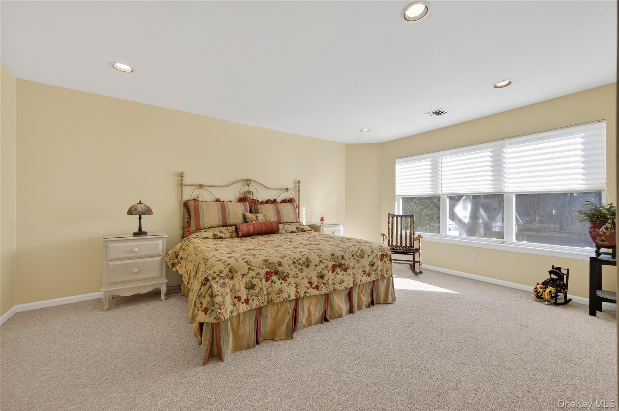 #14 photo, 13 Parkridge Court, מחוז סאפוק Huntington , NY 11743