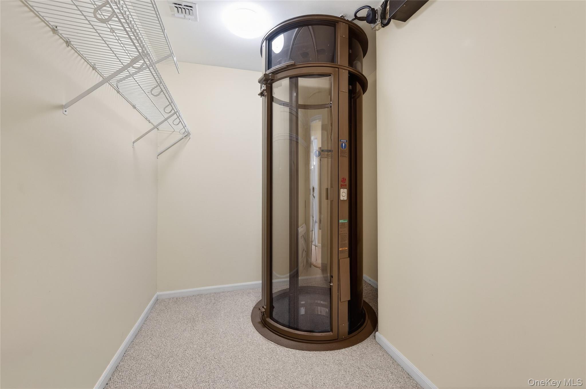 #16 photo, 13 Parkridge Court, מחוז סאפוק Huntington , NY 11743