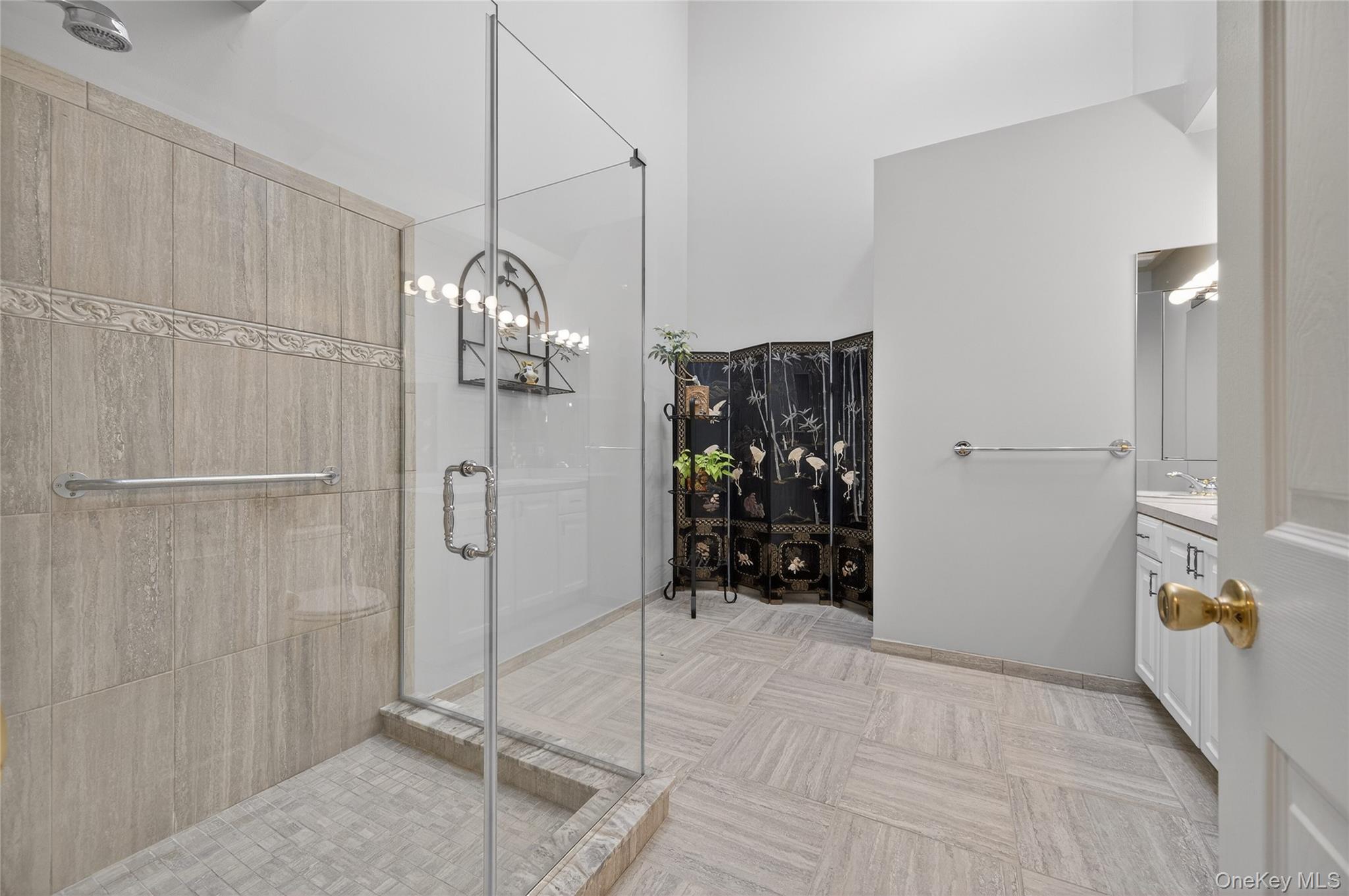 #17 photo, 13 Parkridge Court, מחוז סאפוק Huntington , NY 11743