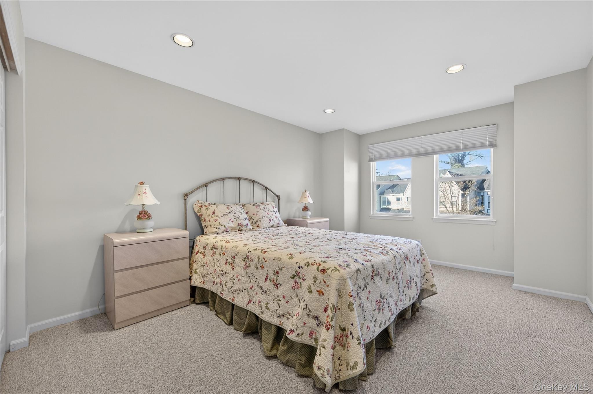 #19 photo, 13 Parkridge Court, מחוז סאפוק Huntington , NY 11743