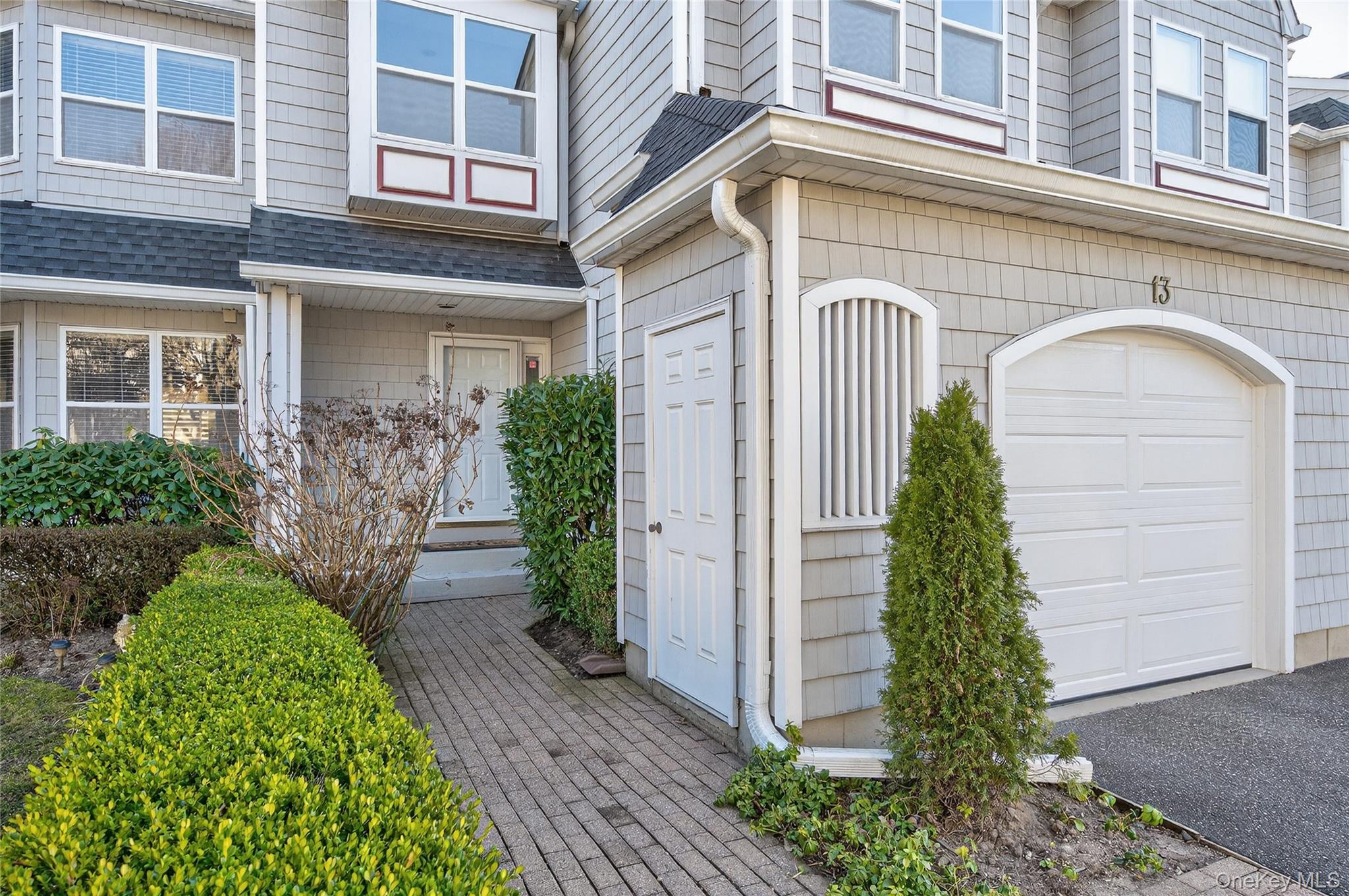 #2 photo, 13 Parkridge Court, מחוז סאפוק Huntington , NY 11743