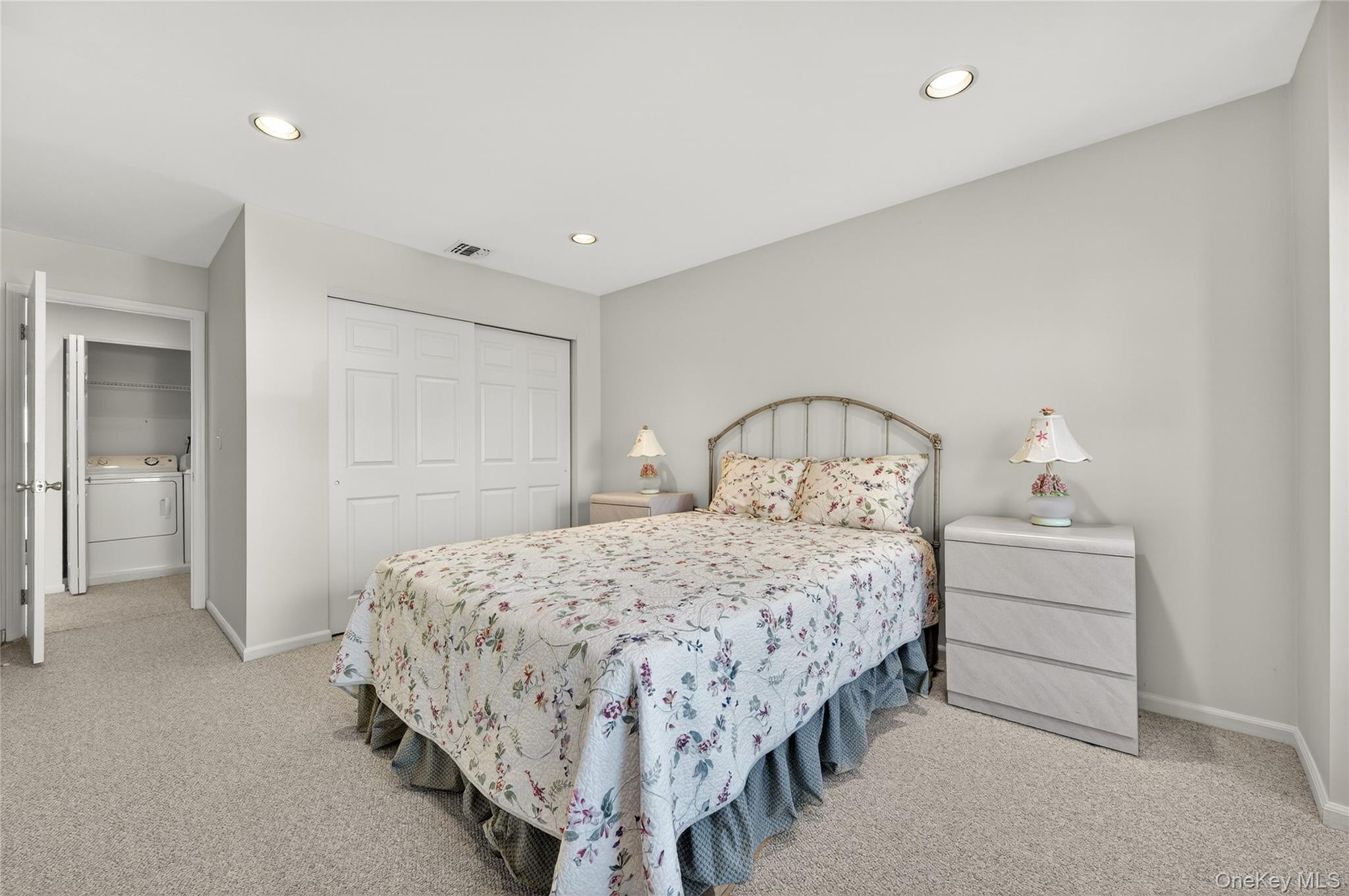 #20 photo, 13 Parkridge Court, מחוז סאפוק Huntington , NY 11743