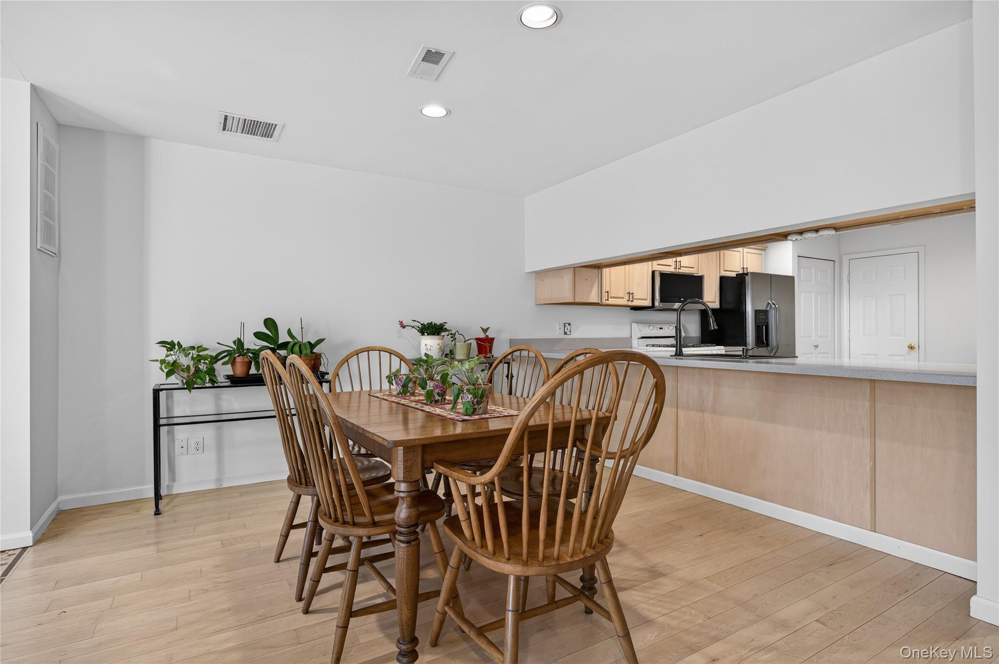 #5 photo, 13 Parkridge Court, מחוז סאפוק Huntington , NY 11743