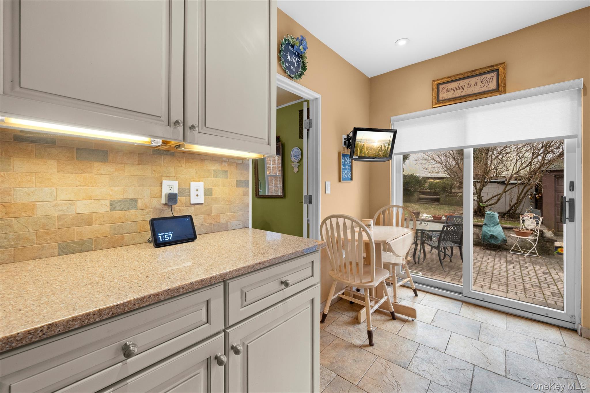 #12 photo, 47-52 245th Street, Douglaston , NY 11362