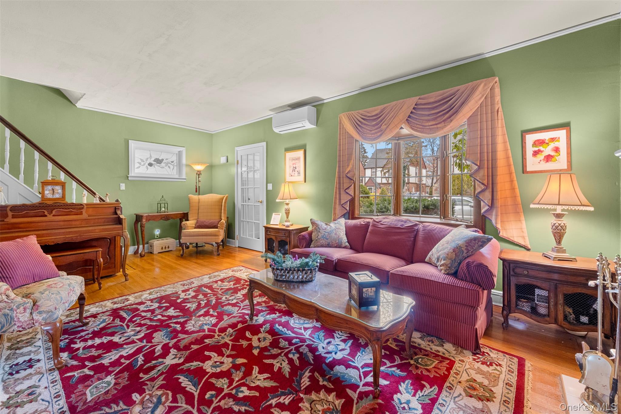 #6 photo, 47-52 245th Street, Douglaston , NY 11362