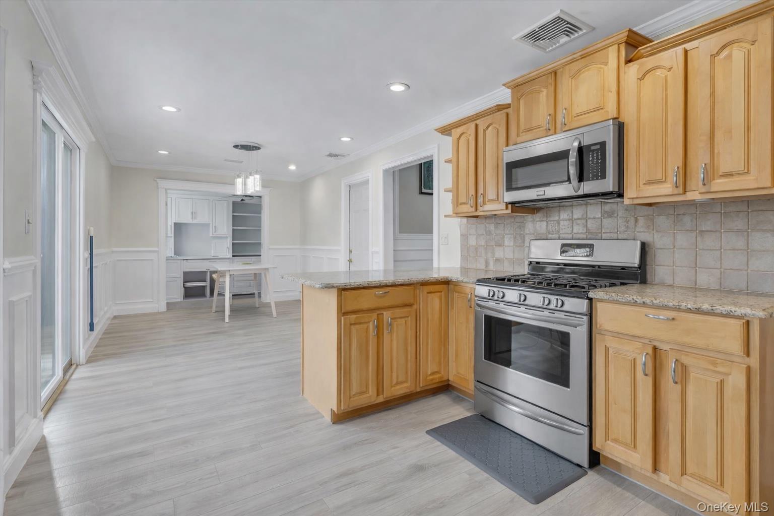 #7 photo, 28 Pagnotta Drive, מחוז סאפוק Port Jefferson Station , NY 11776