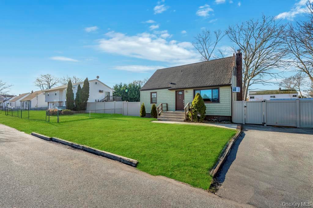 #5 photo, 455 N Hamilton Avenue, सफ़ोक काउंटी Lindenhurst , NY 11757