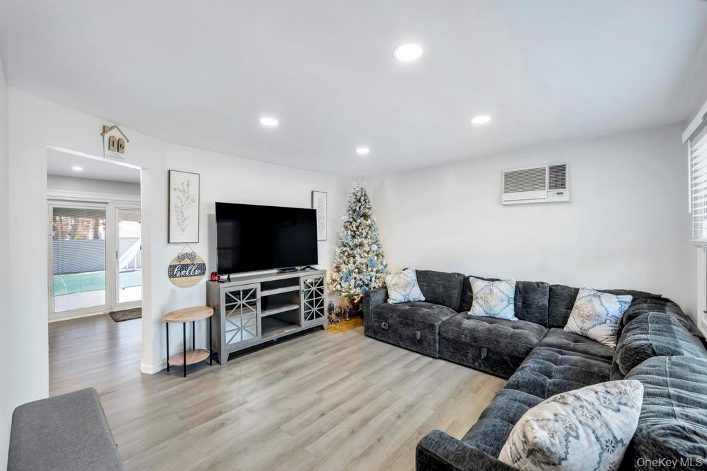 #6 photo, 455 N Hamilton Avenue, सफ़ोक काउंटी Lindenhurst , NY 11757