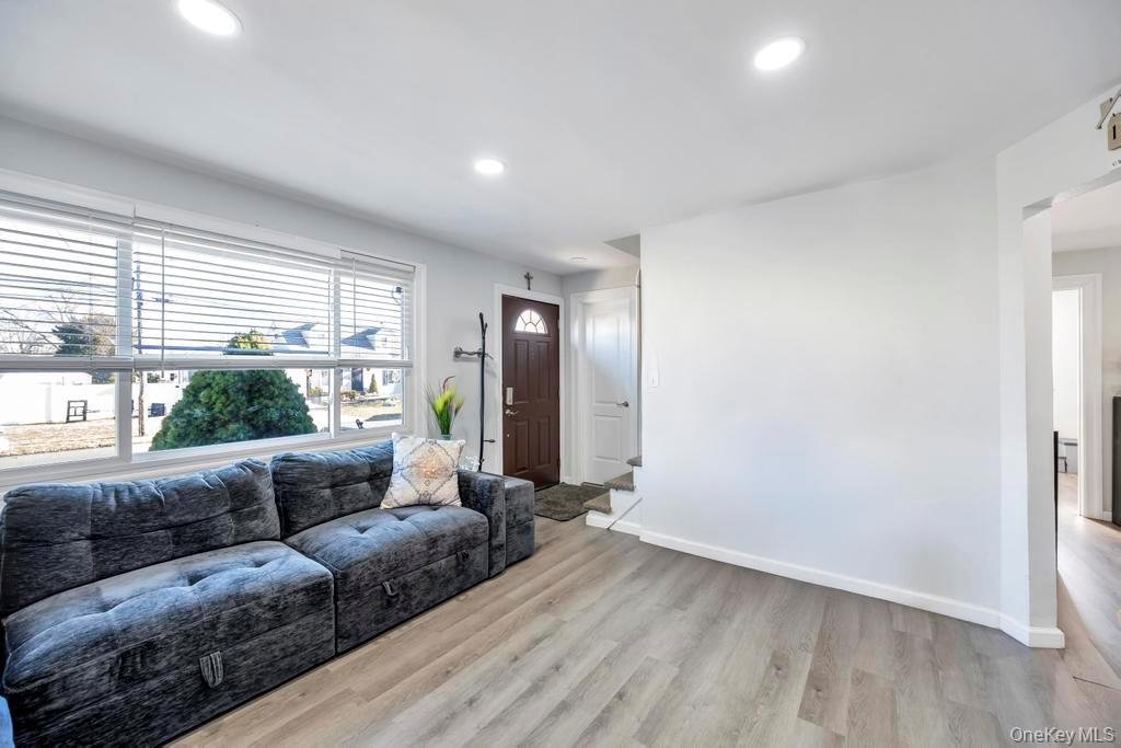 #8 photo, 455 N Hamilton Avenue, सफ़ोक काउंटी Lindenhurst , NY 11757