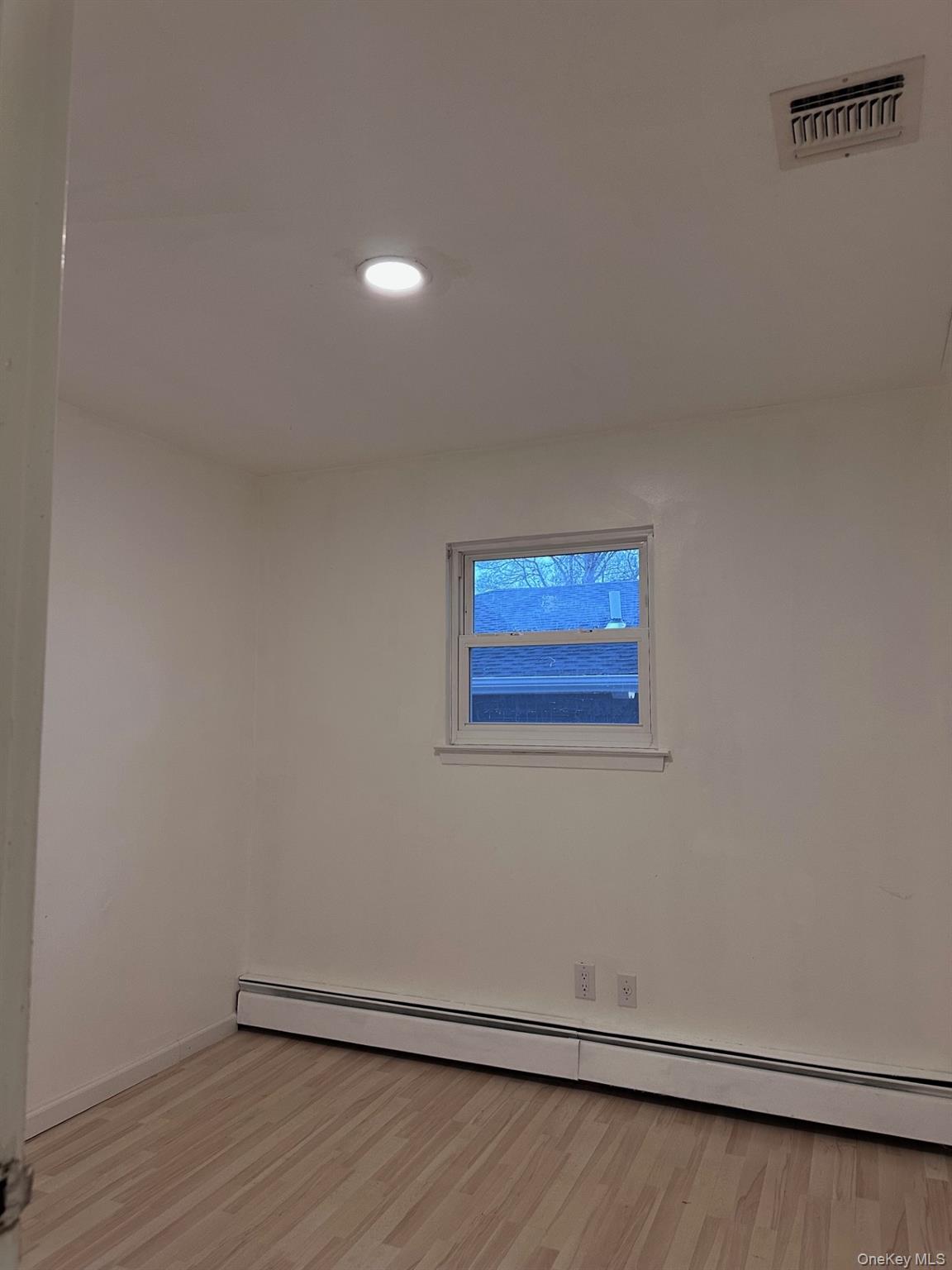 #5 photo, 20 Broadway, سوفولك Mastic , NY 11950