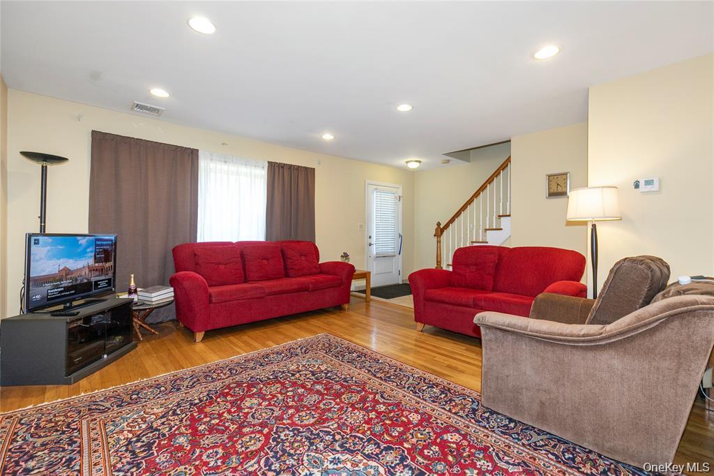 #3 photo, 6 Grady Court, Great Neck , NY 11023