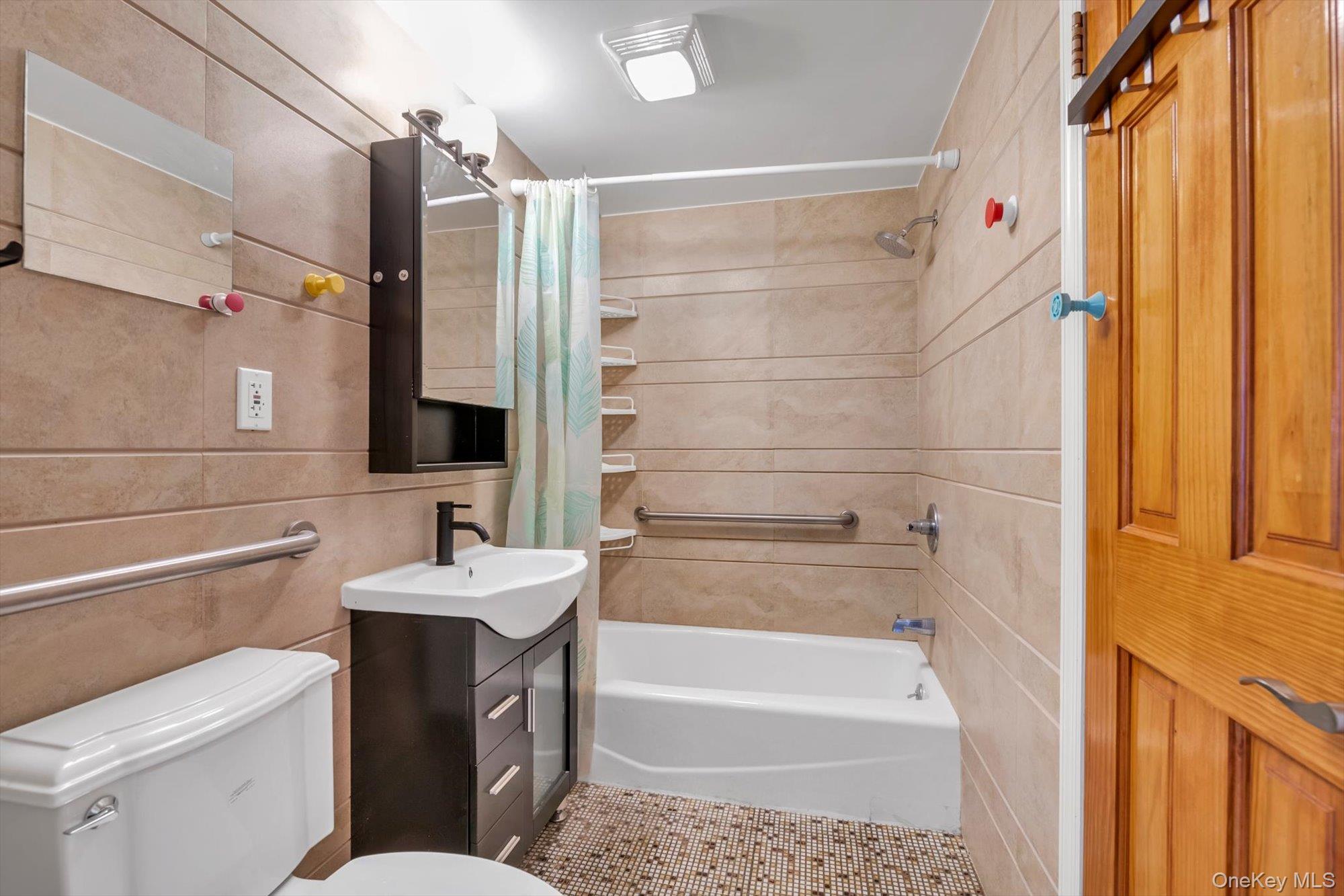 #13 photo, 8510 Elmhurst Avenue, Elmhurst , NY 11373