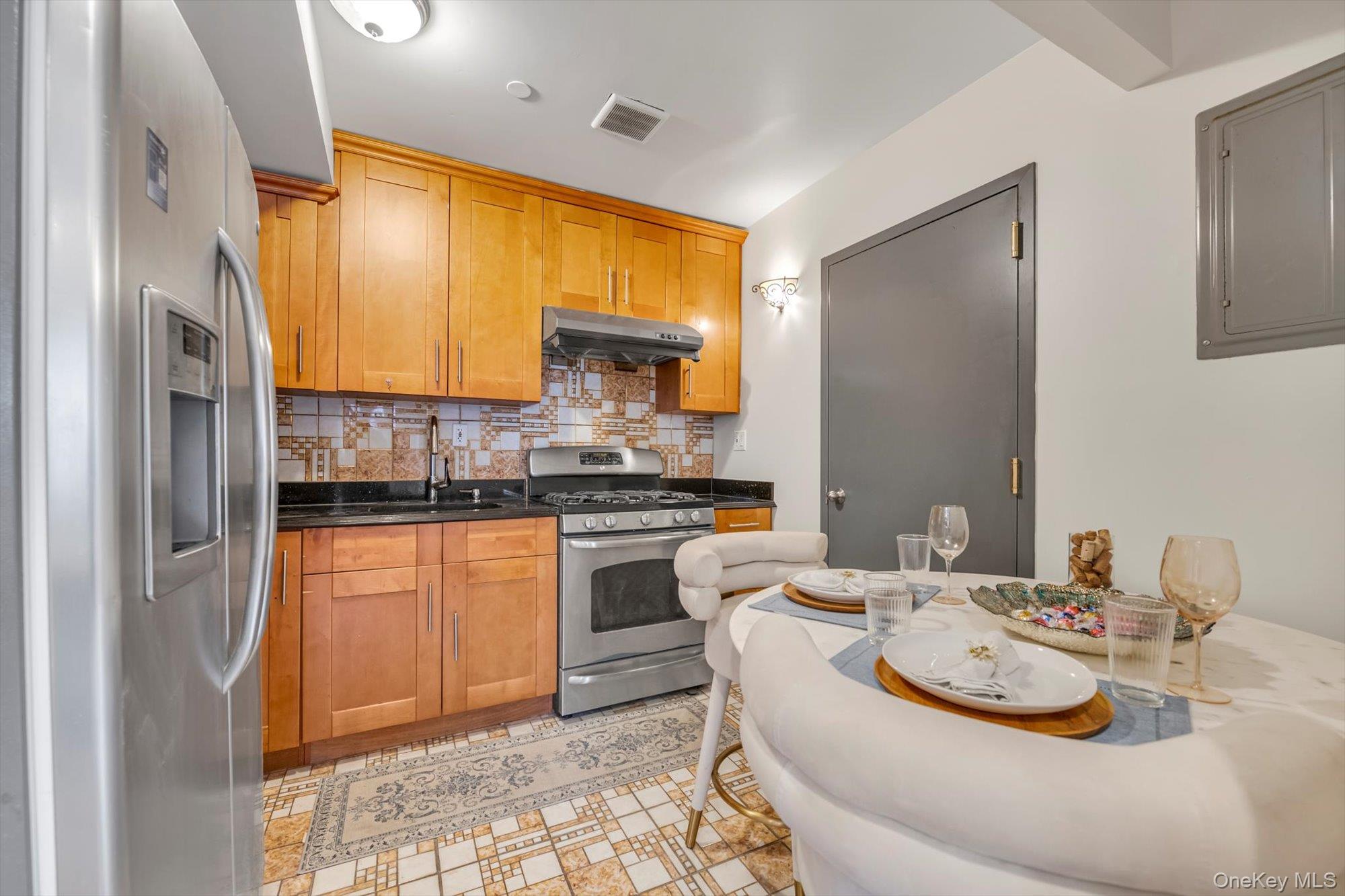 #7 photo, 8510 Elmhurst Avenue, Elmhurst , NY 11373