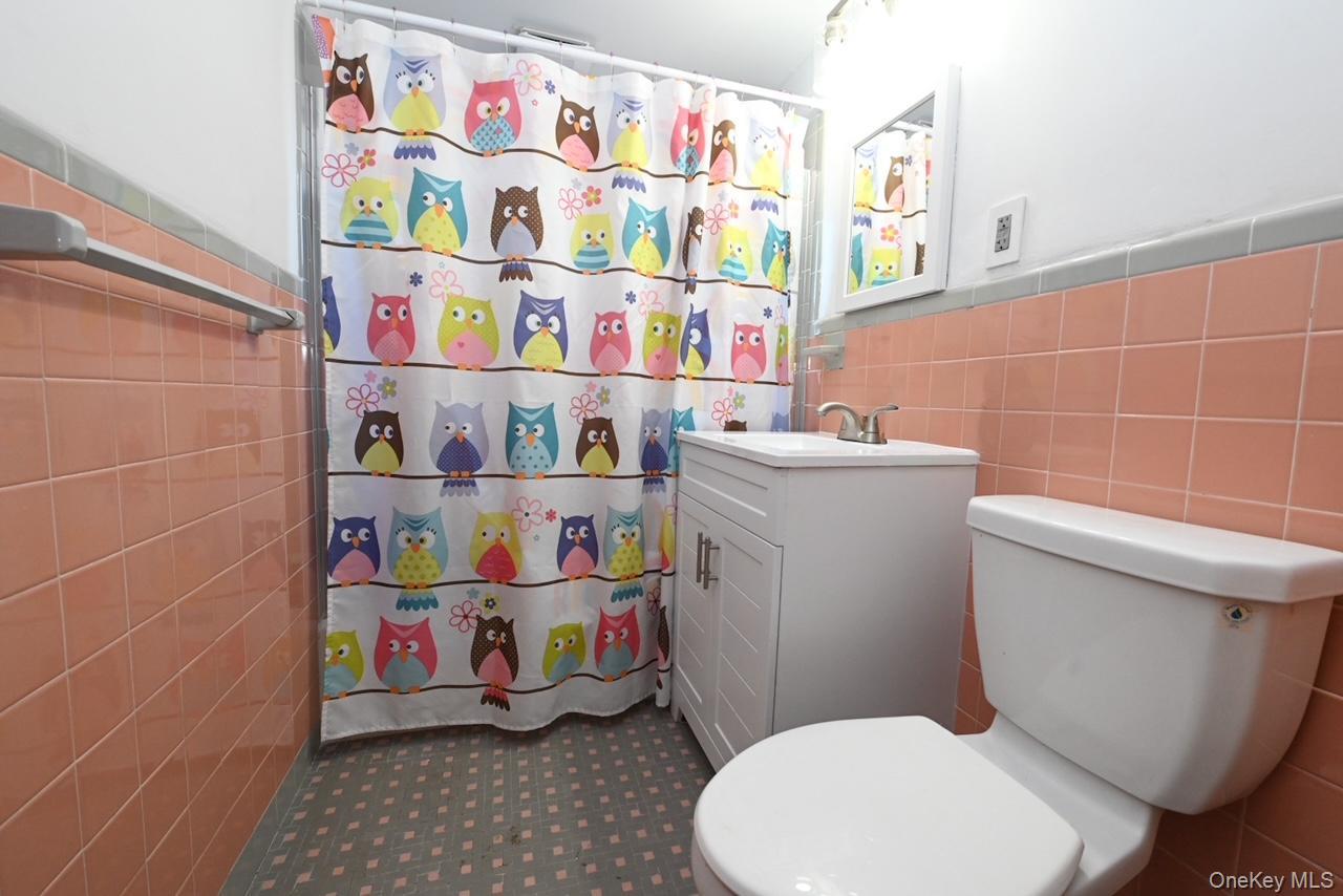 #13 photo, 1761 Grant Avenue, מחוז נסאו East Meadow , NY 11554