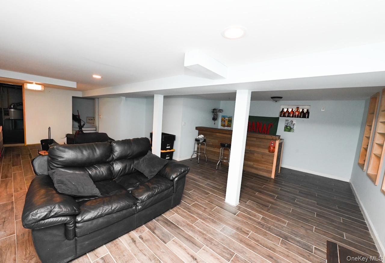 #15 photo, 1761 Grant Avenue, מחוז נסאו East Meadow , NY 11554