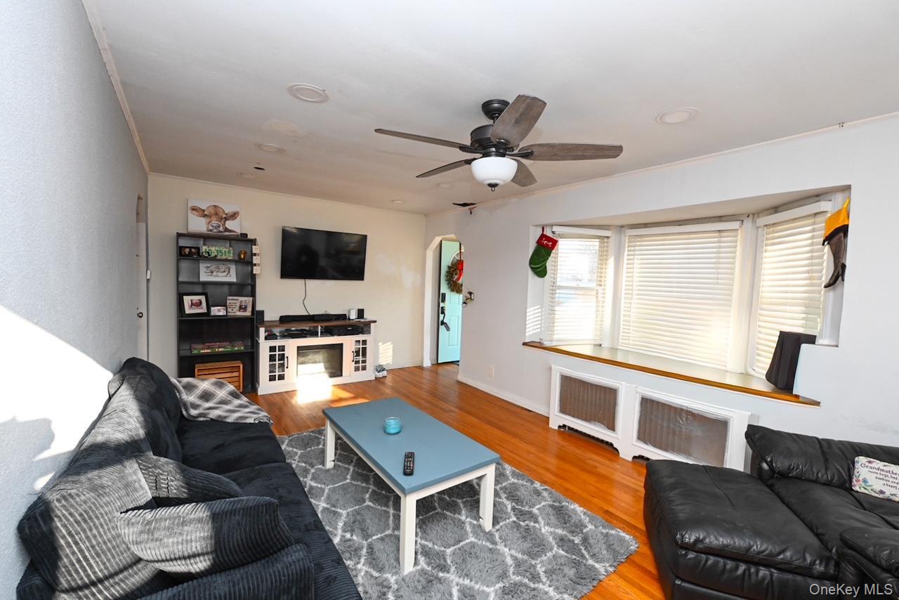 #6 photo, 1761 Grant Avenue, מחוז נסאו East Meadow , NY 11554