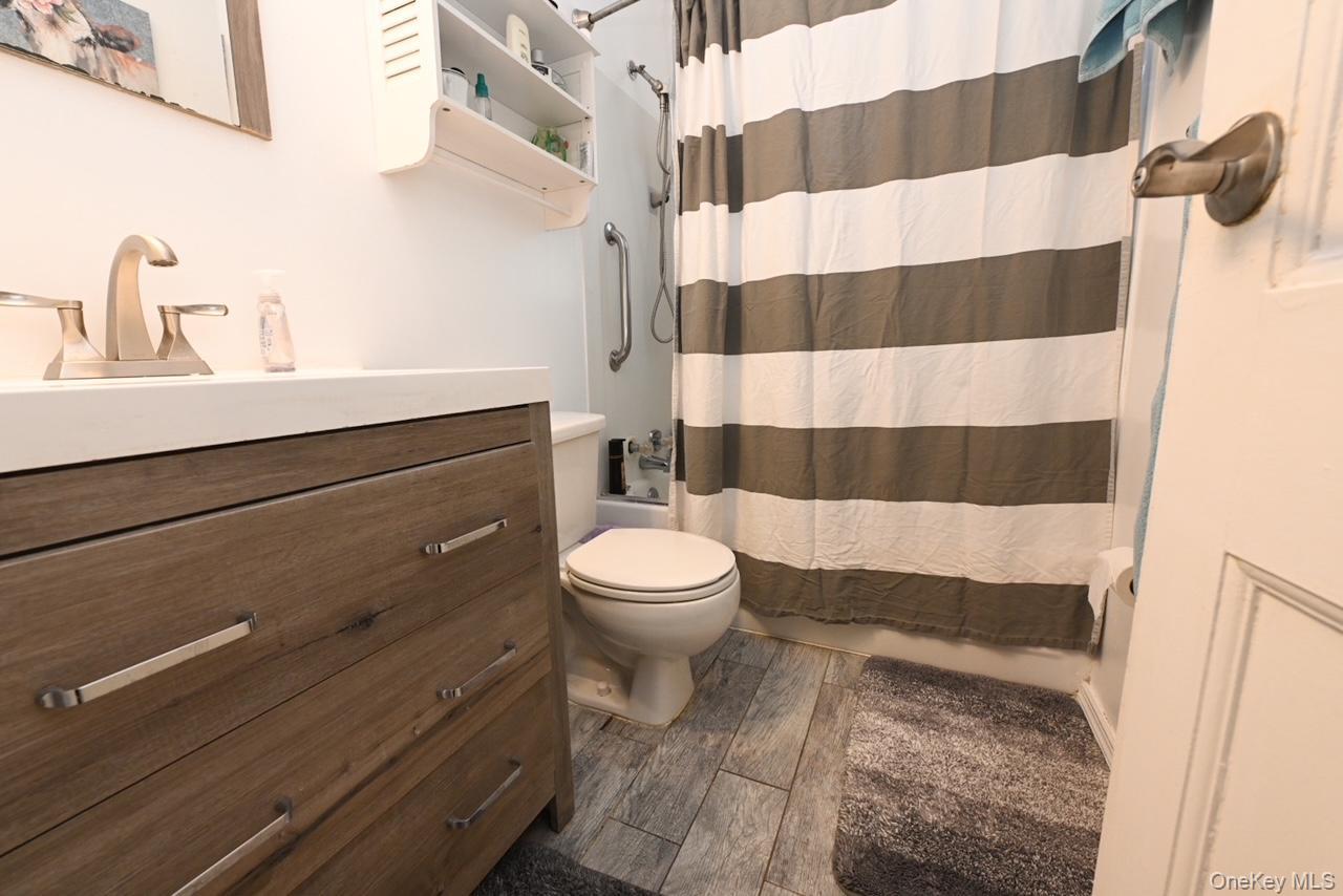 #8 photo, 1761 Grant Avenue, מחוז נסאו East Meadow , NY 11554