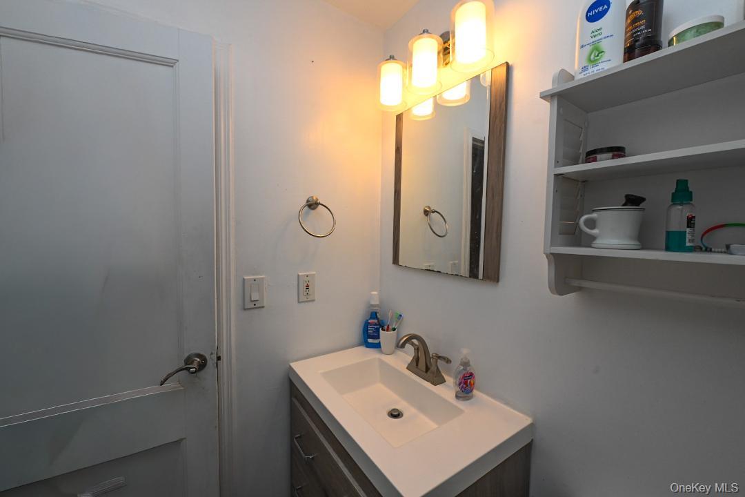 #9 photo, 1761 Grant Avenue, מחוז נסאו East Meadow , NY 11554