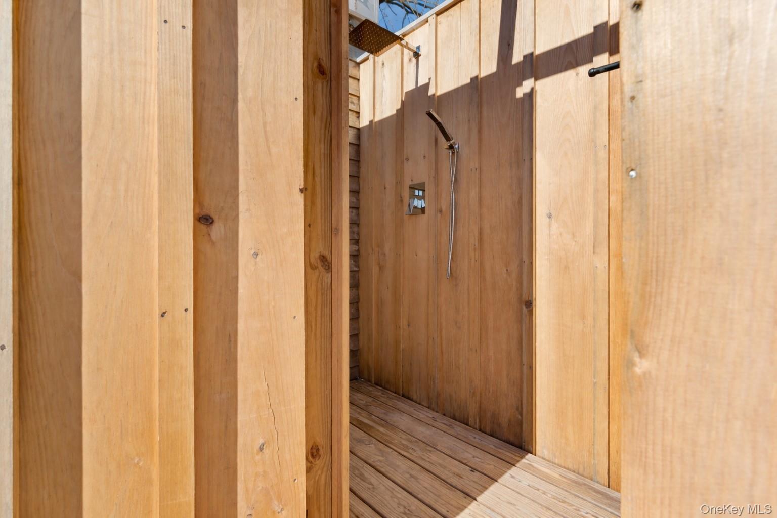 #15 photo, 81 Foster Avenue, सफ़ोक काउंटी Hampton Bays , NY 11946