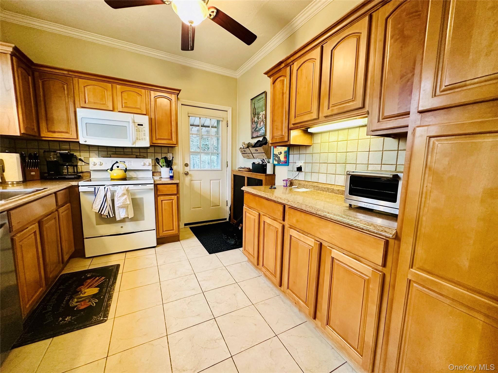 #6 photo, 231 Manorhaven Boulevard, מחוז נסאו Port Washington , NY 11050