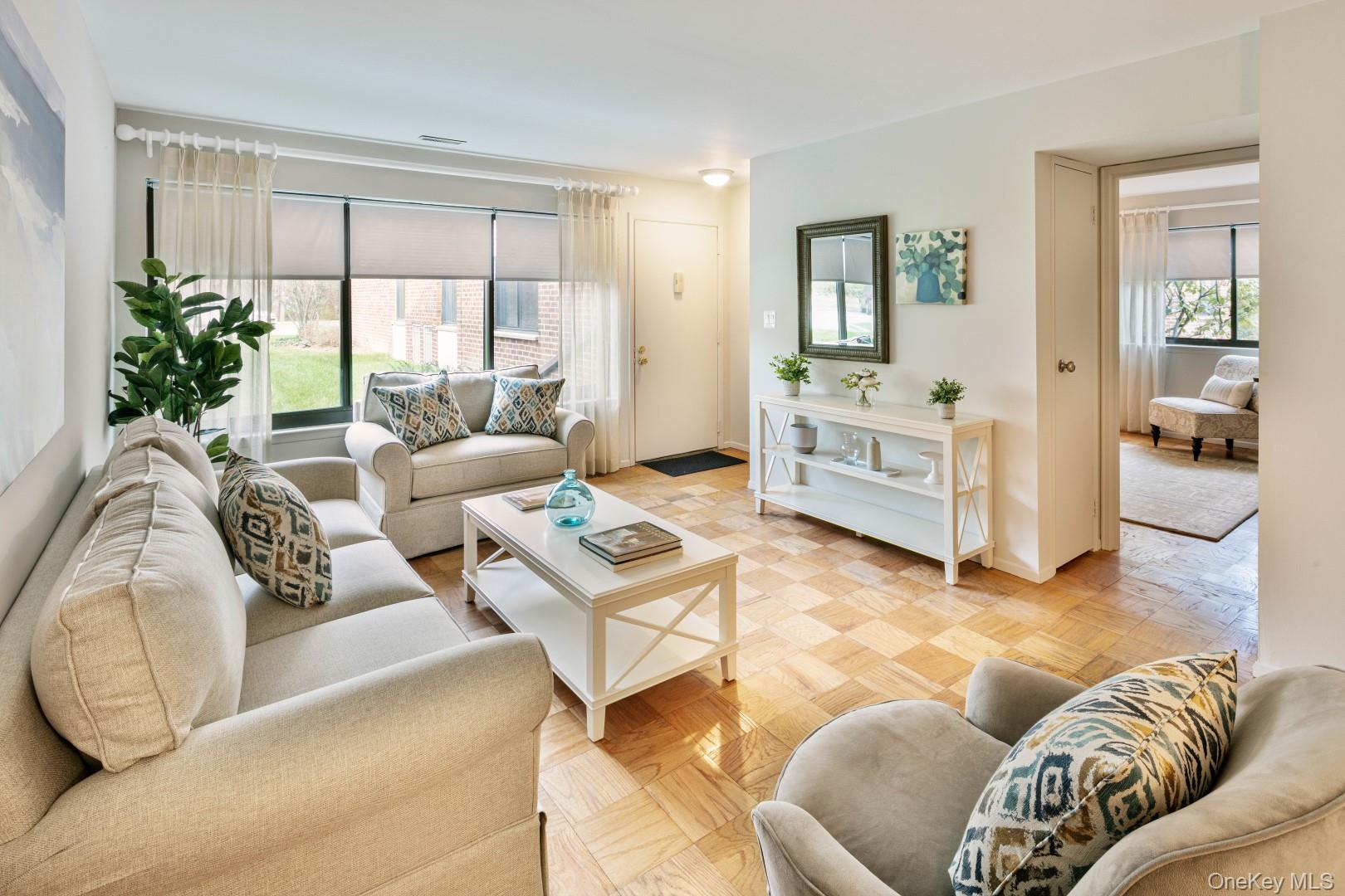 #5 photo, 44 Route 25 A, מחוז סאפוק Smithtown , NY 11787