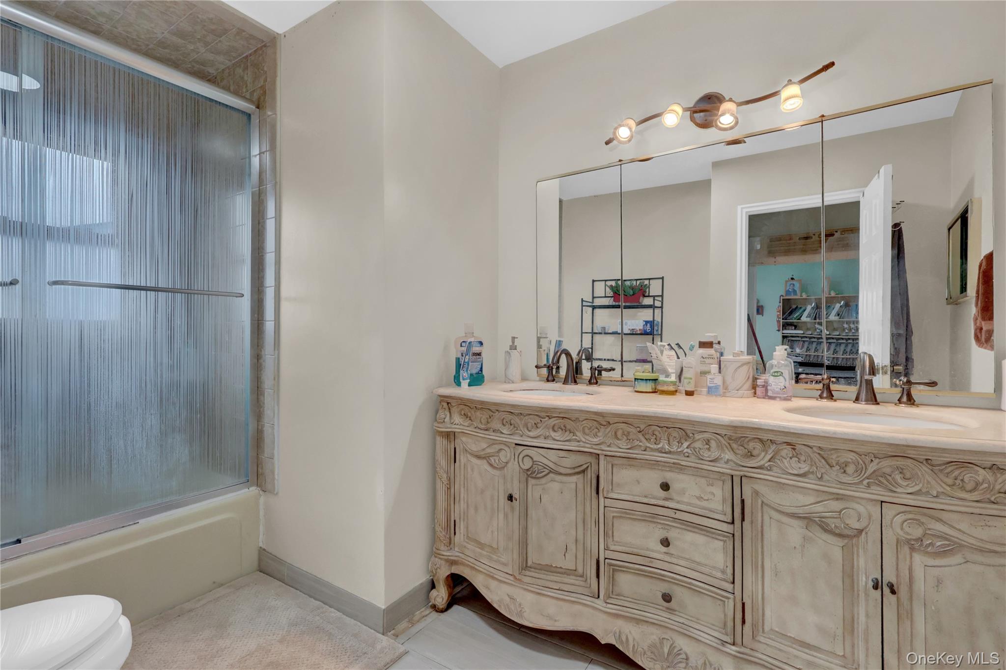 #13 photo, 211 Cantiague Rock Road, Westbury , NY 11590