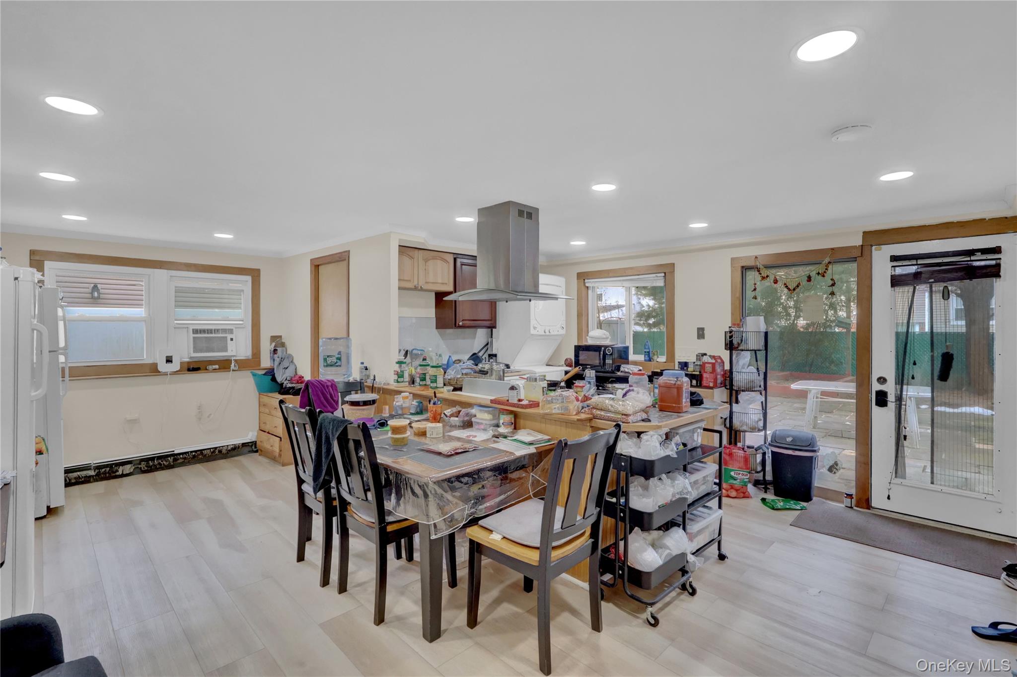 #17 photo, 211 Cantiague Rock Road, Westbury , NY 11590