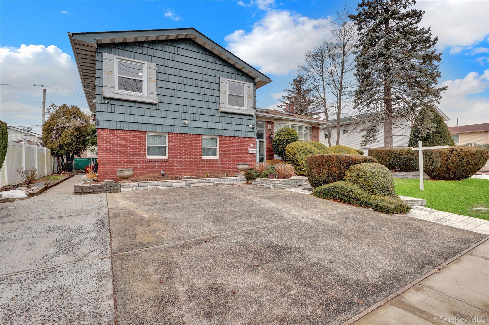 #2 photo, 211 Cantiague Rock Road, Westbury , NY 11590