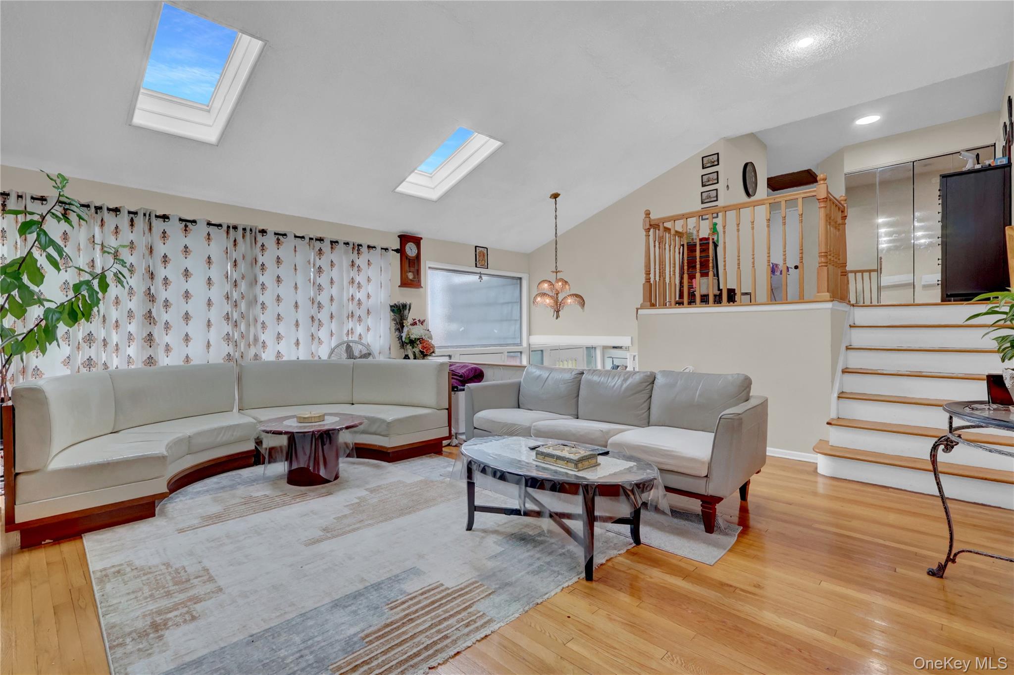 #5 photo, 211 Cantiague Rock Road, Westbury , NY 11590