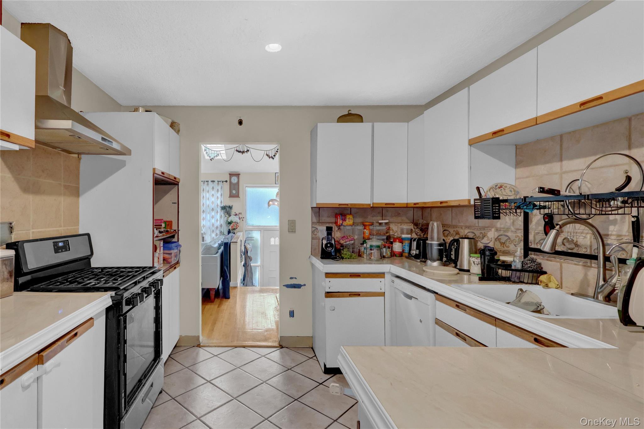 #7 photo, 211 Cantiague Rock Road, Westbury , NY 11590