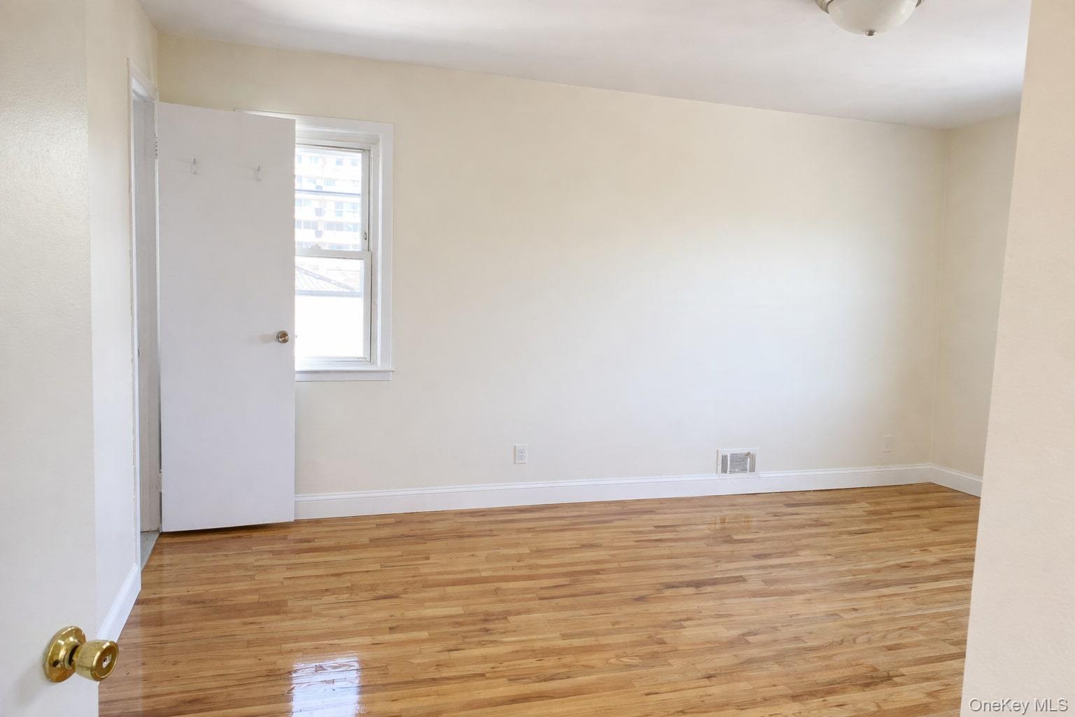 #13 photo, 23-10 Waters Edge Drive, קווינס Bayside , NY 11360