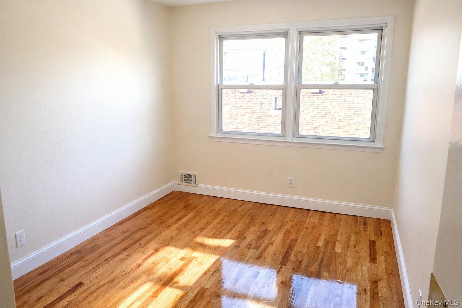 #18 photo, 23-10 Waters Edge Drive, קווינס Bayside , NY 11360