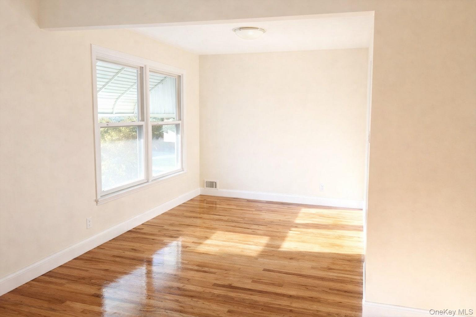 #8 photo, 23-10 Waters Edge Drive, קווינס Bayside , NY 11360