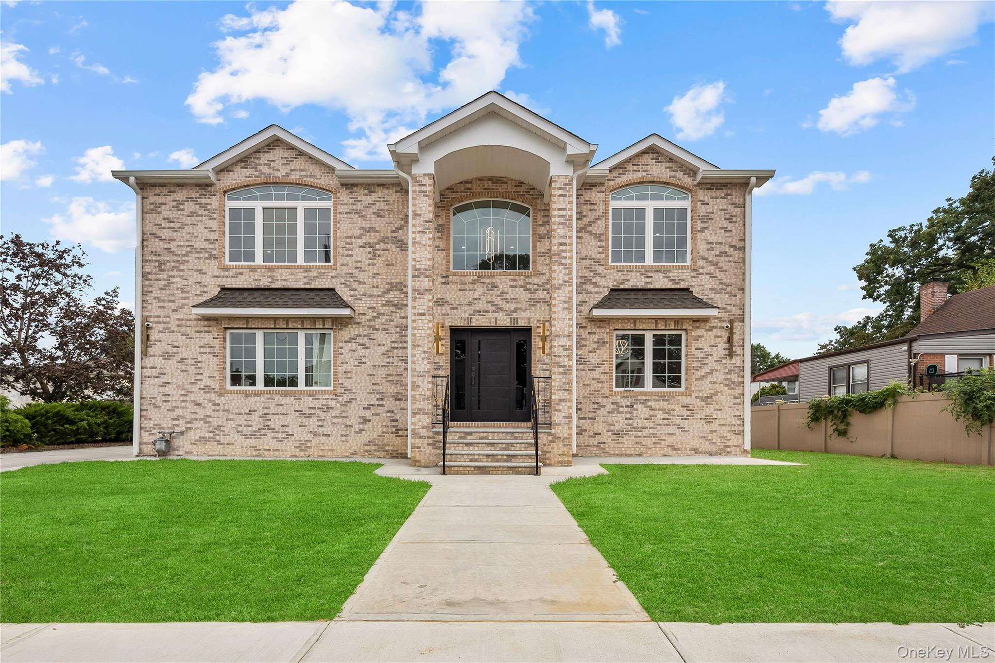 #1 photo, 311 Lyon Street, 롱 아일랜드 Valley Stream , NY 11580