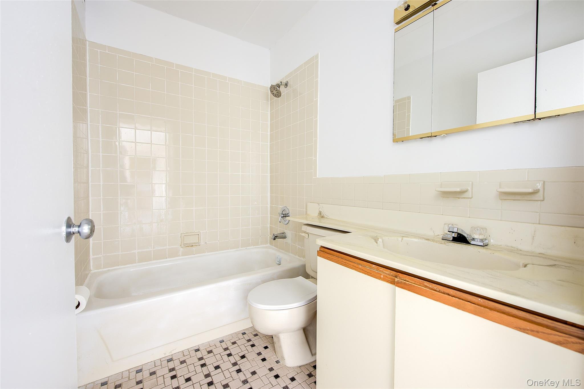 #19 photo, 87-08 Justice Avenue, Elmhurst , NY 11373