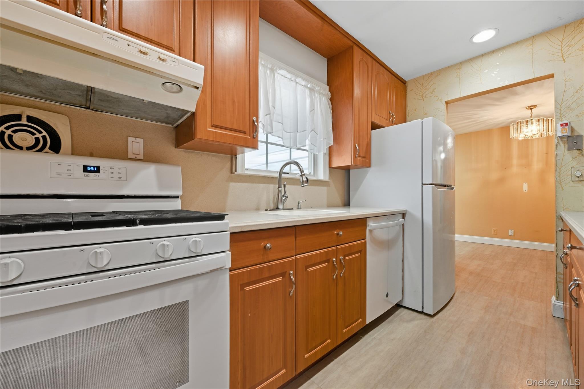 #8 photo, 13 Cynthia Lane, Plainview , NY 11803