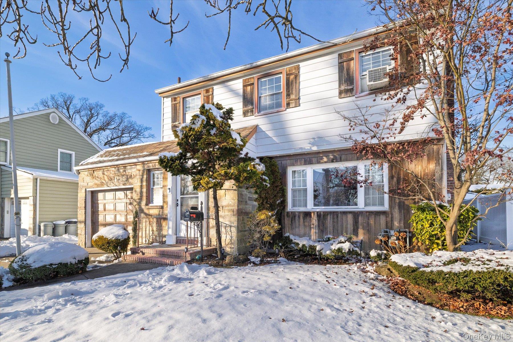 #2 photo, 31 Alden Court, Malverne , NY 11565