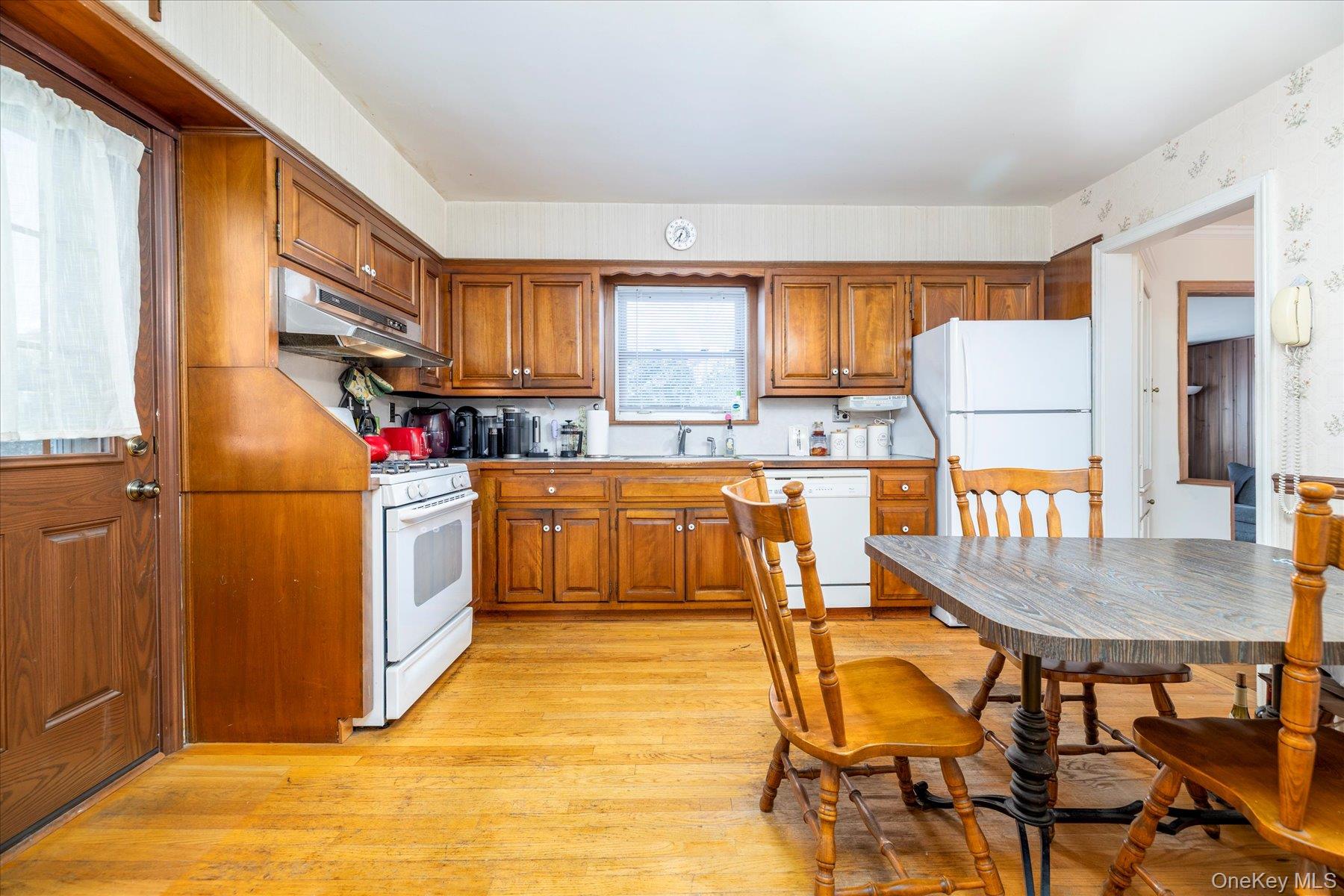 #7 photo, 31 Alden Court, Malverne , NY 11565