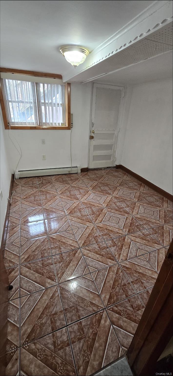 #1 photo, 25-36 76 Street, קווינס East Elmhurst , NY 11370