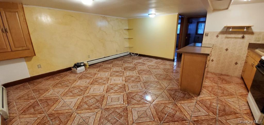 #10 photo, 25-36 76 Street, קווינס East Elmhurst , NY 11370