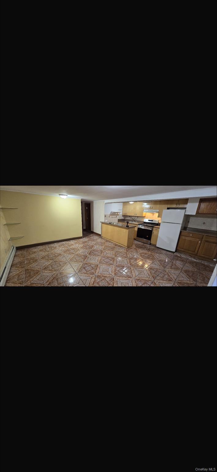 #12 photo, 25-36 76 Street, קווינס East Elmhurst , NY 11370