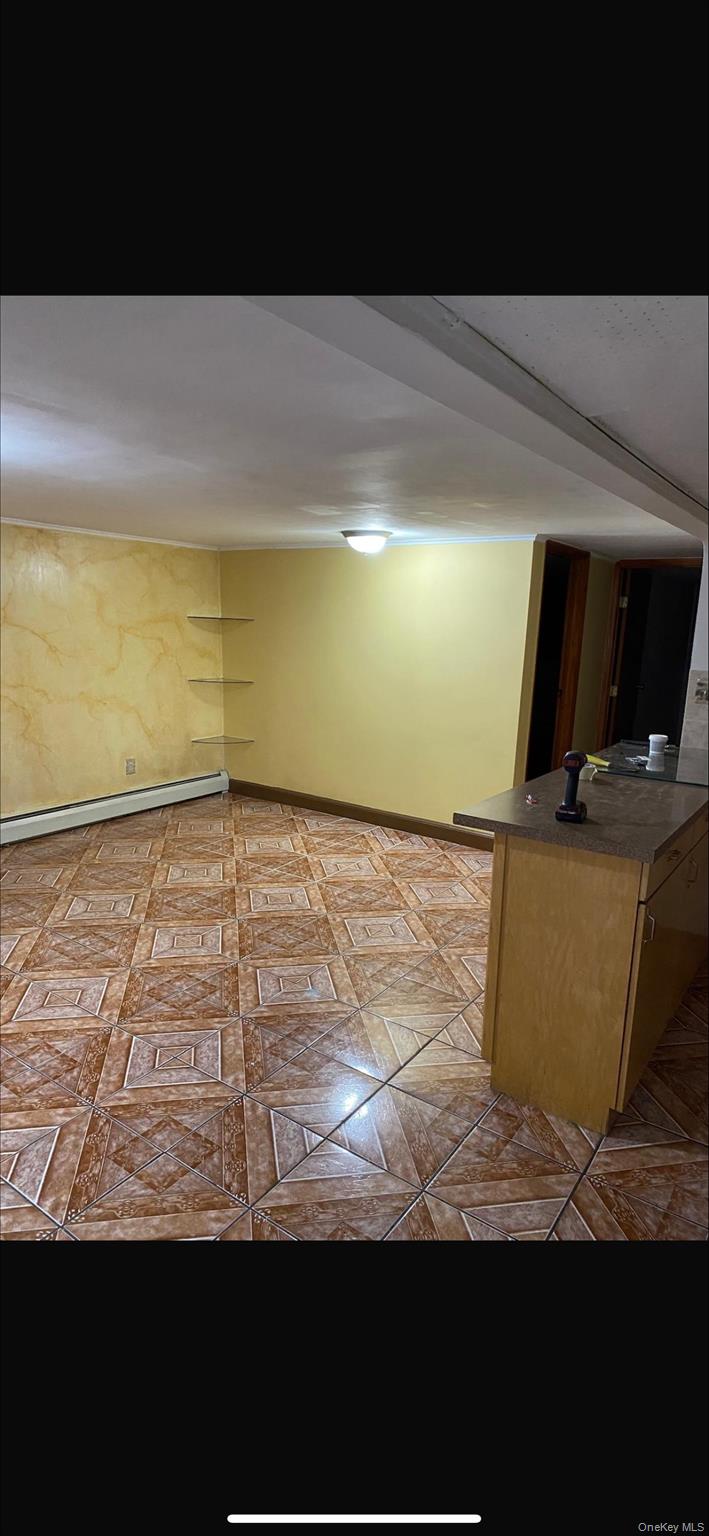 #13 photo, 25-36 76 Street, קווינס East Elmhurst , NY 11370