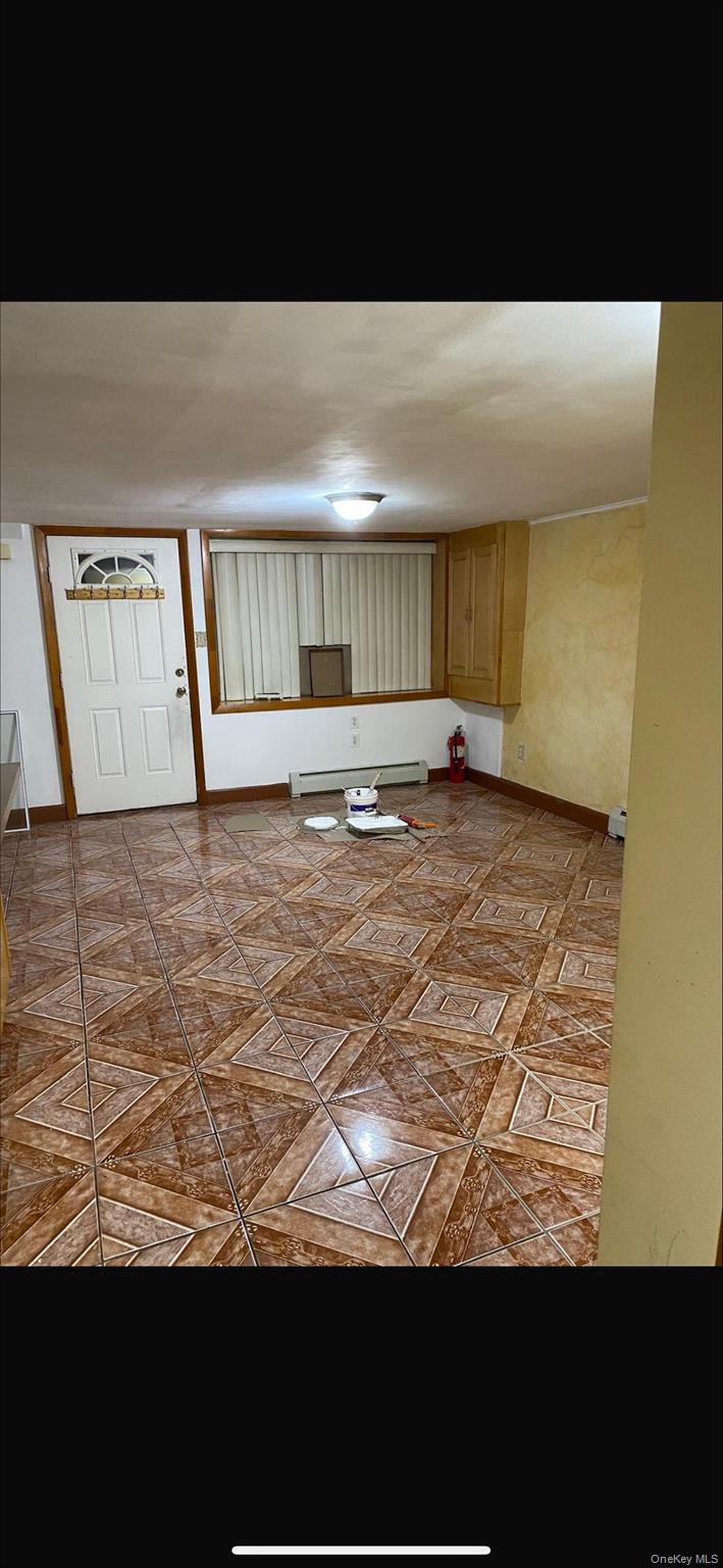 #18 photo, 25-36 76 Street, קווינס East Elmhurst , NY 11370