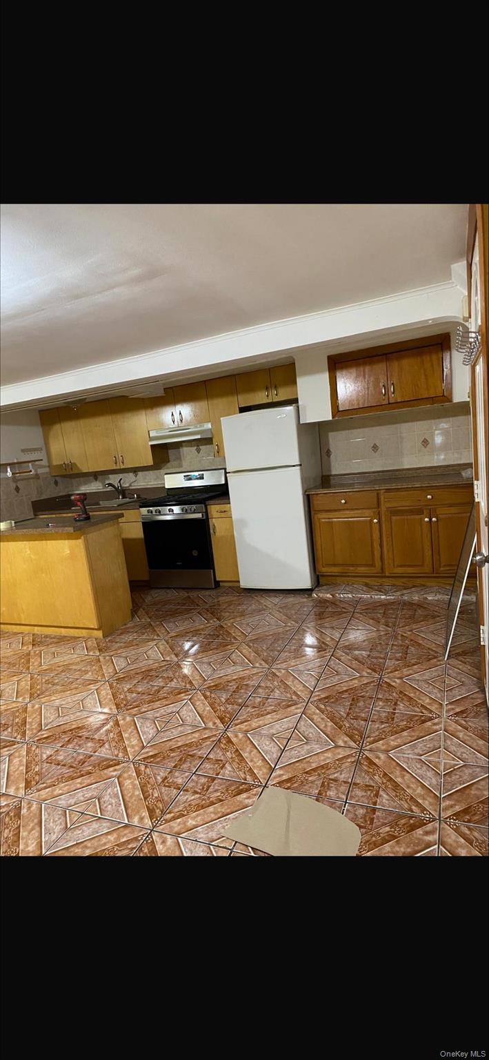 #19 photo, 25-36 76 Street, קווינס East Elmhurst , NY 11370